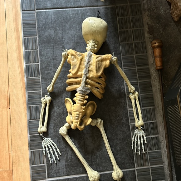 vtg Hanging Skeleton Halloween decor 33x10 not too big legs & arms removable - Picture 6 of 8